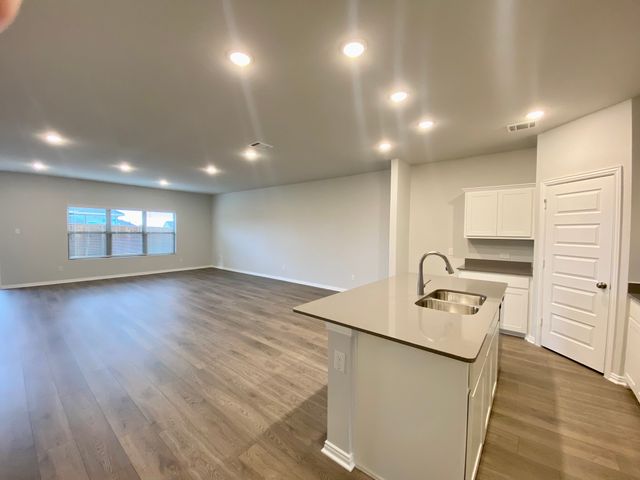 615 Metallic Tree Lane, Van Alstyne, TX 75495