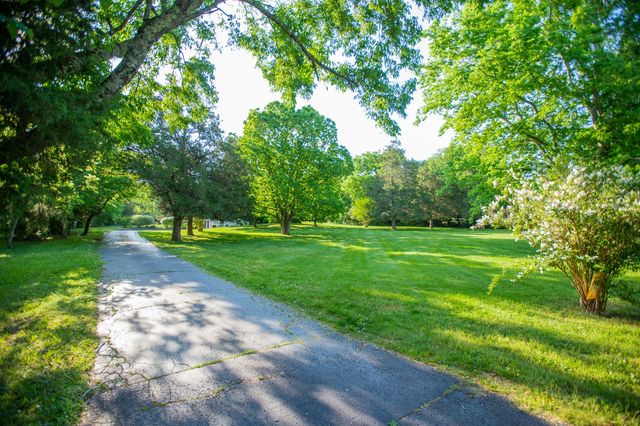 5981 Temple Rd, Nashville, TN 37221