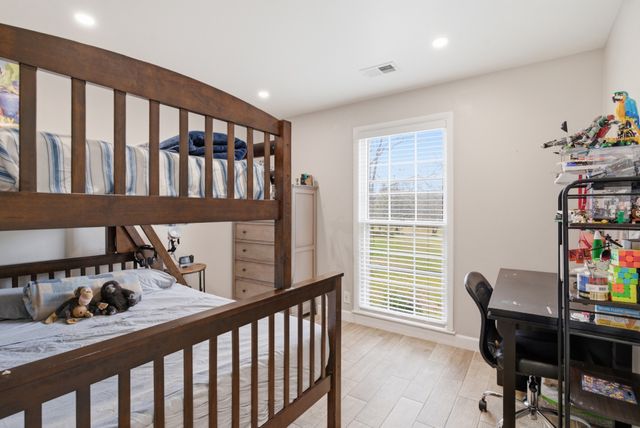 5981 Temple Rd, Nashville, TN 37221