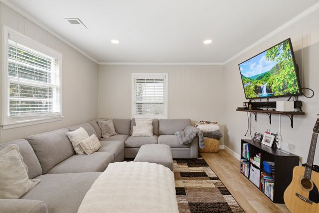 5981 Temple Rd, Nashville, TN 37221