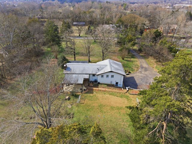 5981 Temple Rd, Nashville, TN 37221