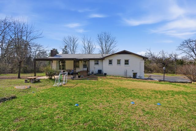 5981 Temple Rd, Nashville, TN 37221