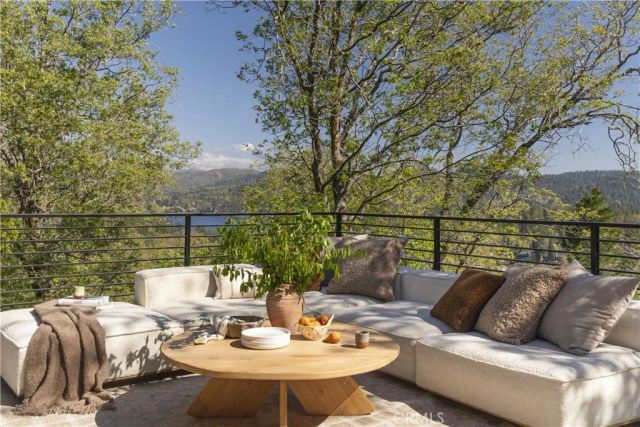 27463 Alpen, Lake Arrowhead, CA 92352