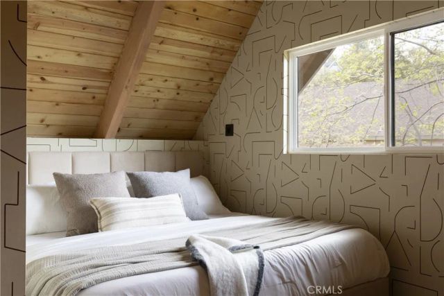 27463 Alpen, Lake Arrowhead, CA 92352