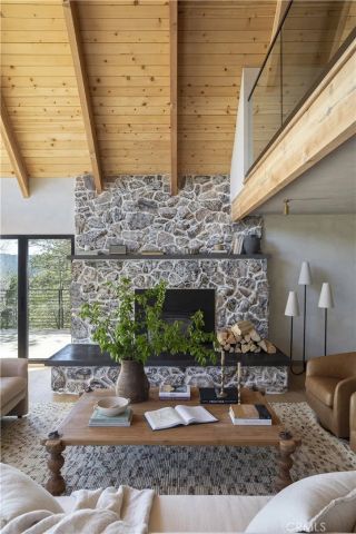 27463 Alpen, Lake Arrowhead, CA 92352