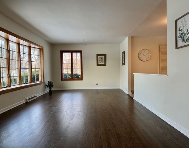 3051 S Scott Street, Des Plaines, IL 60018