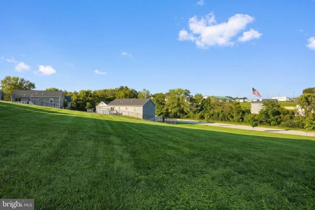 35 FOX RUN RD, Hanover, PA 17331