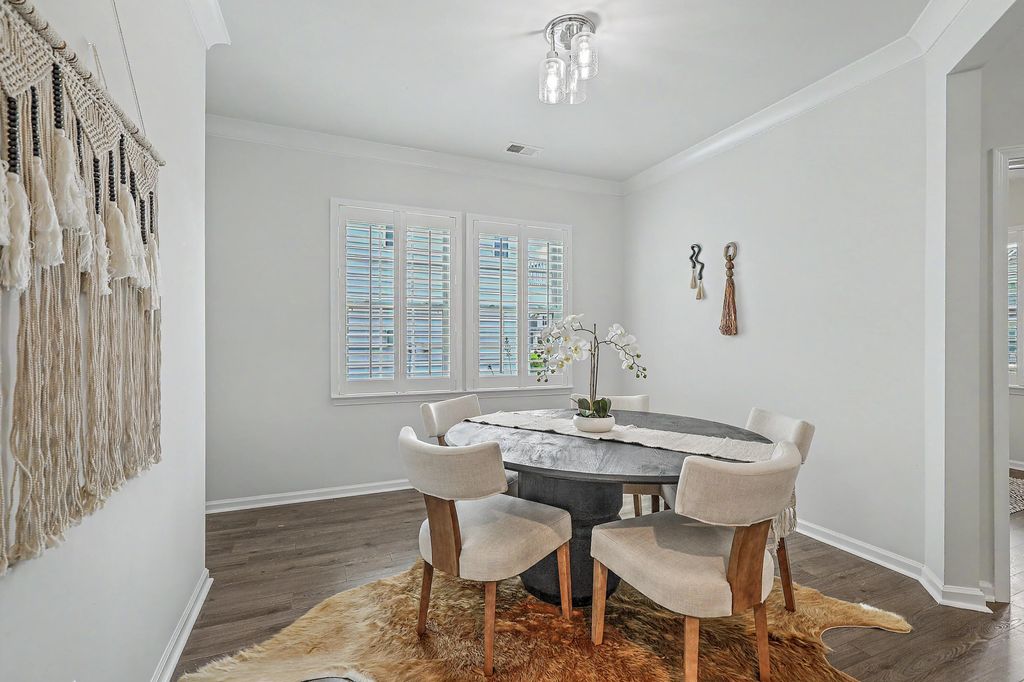 Image 12 of property listing at 410 Spanish Wells Road, Summerville, SC 29486