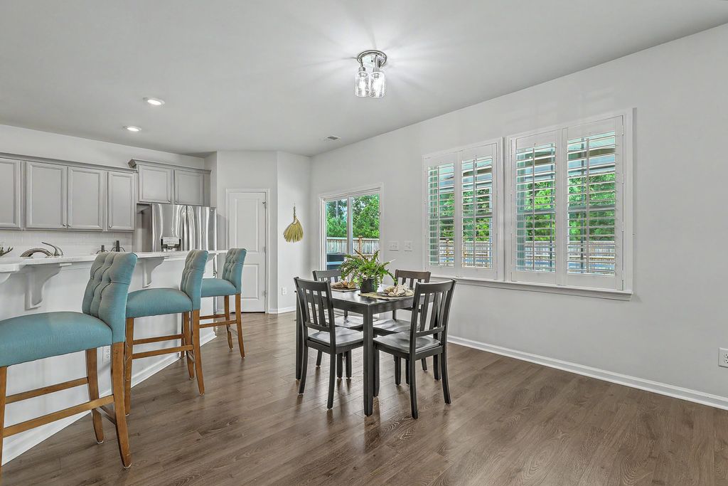 Image 19 of property listing at 410 Spanish Wells Road, Summerville, SC 29486