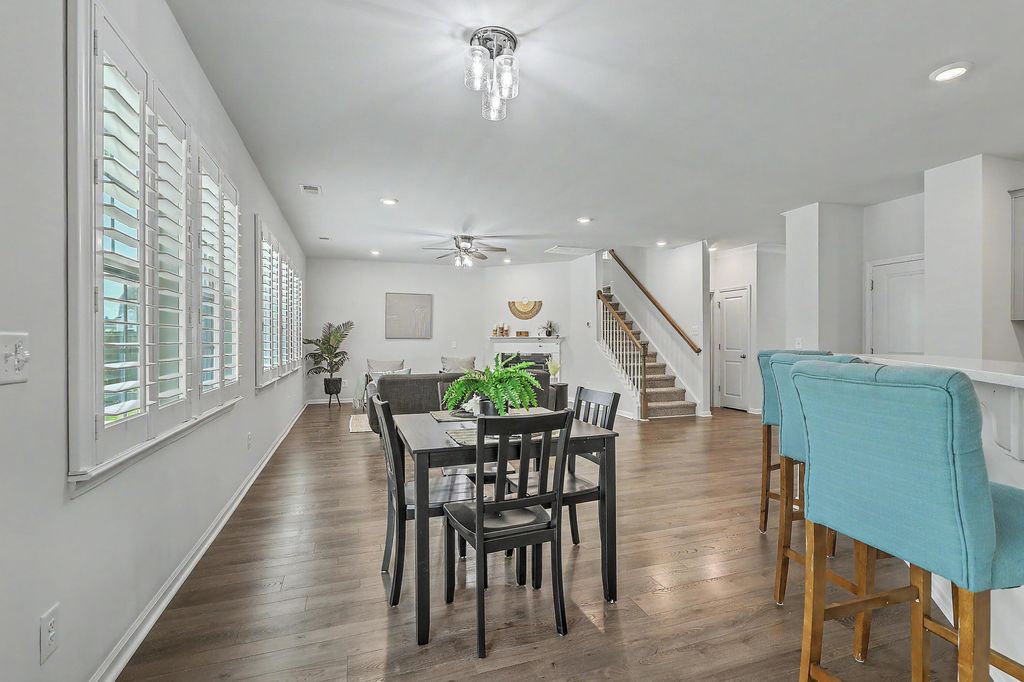Image 20 of property listing at 410 Spanish Wells Road, Summerville, SC 29486