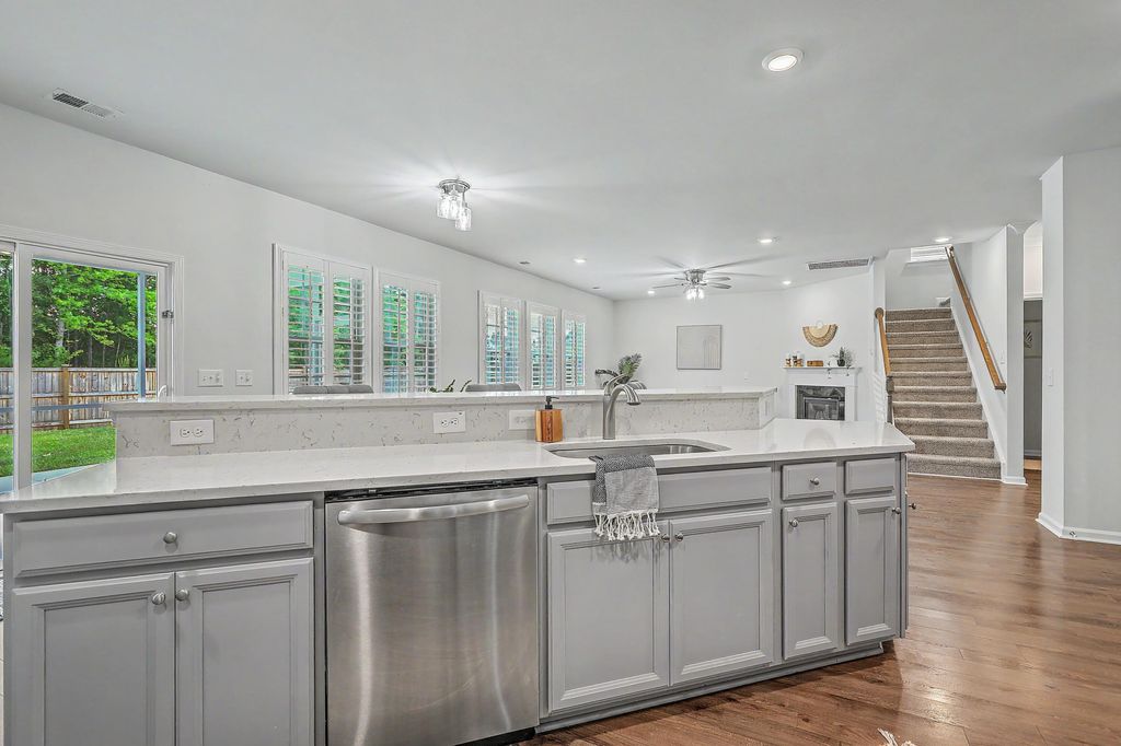 Image 25 of property listing at 410 Spanish Wells Road, Summerville, SC 29486