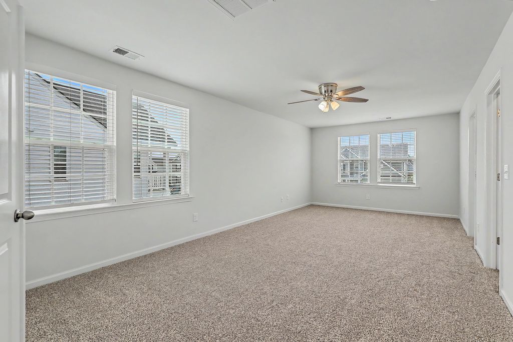 Image 26 of property listing at 410 Spanish Wells Road, Summerville, SC 29486