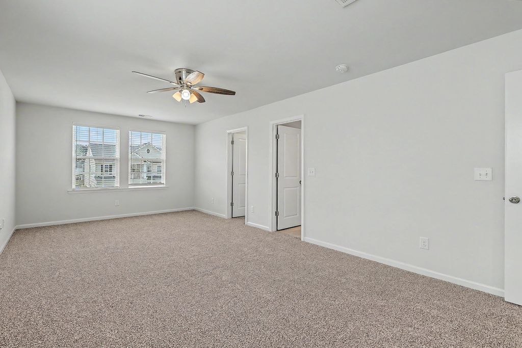 Image 27 of property listing at 410 Spanish Wells Road, Summerville, SC 29486