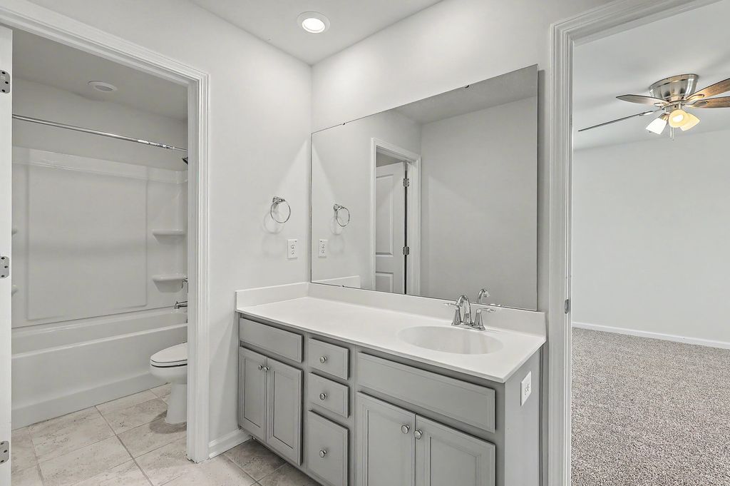 Image 29 of property listing at 410 Spanish Wells Road, Summerville, SC 29486