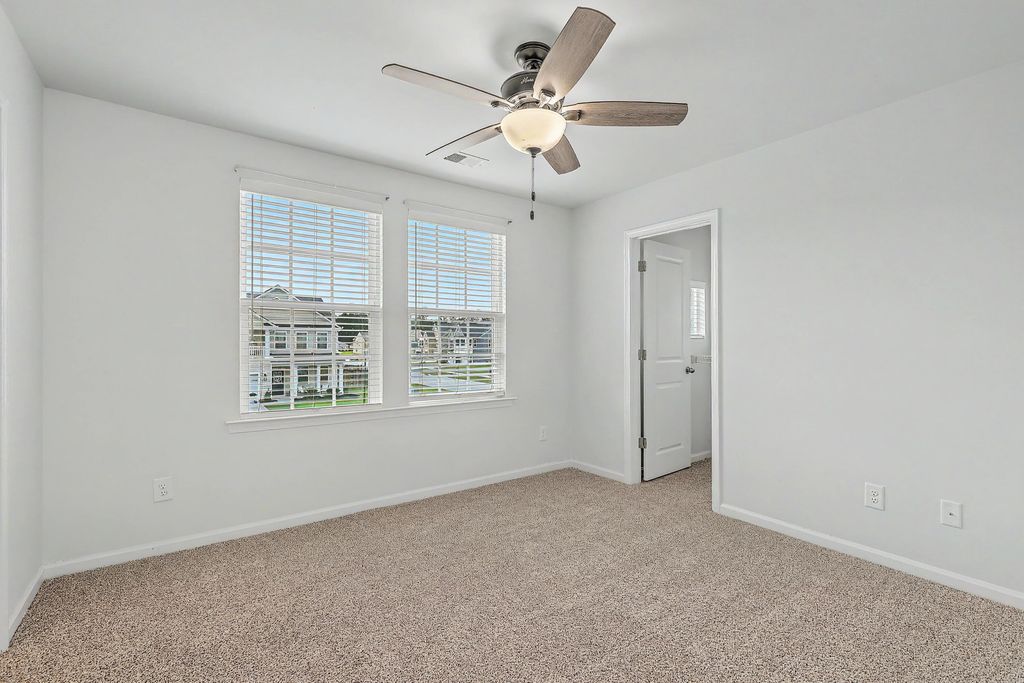 Image 30 of property listing at 410 Spanish Wells Road, Summerville, SC 29486