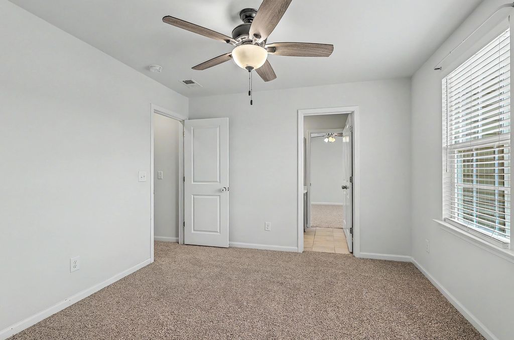 Image 31 of property listing at 410 Spanish Wells Road, Summerville, SC 29486