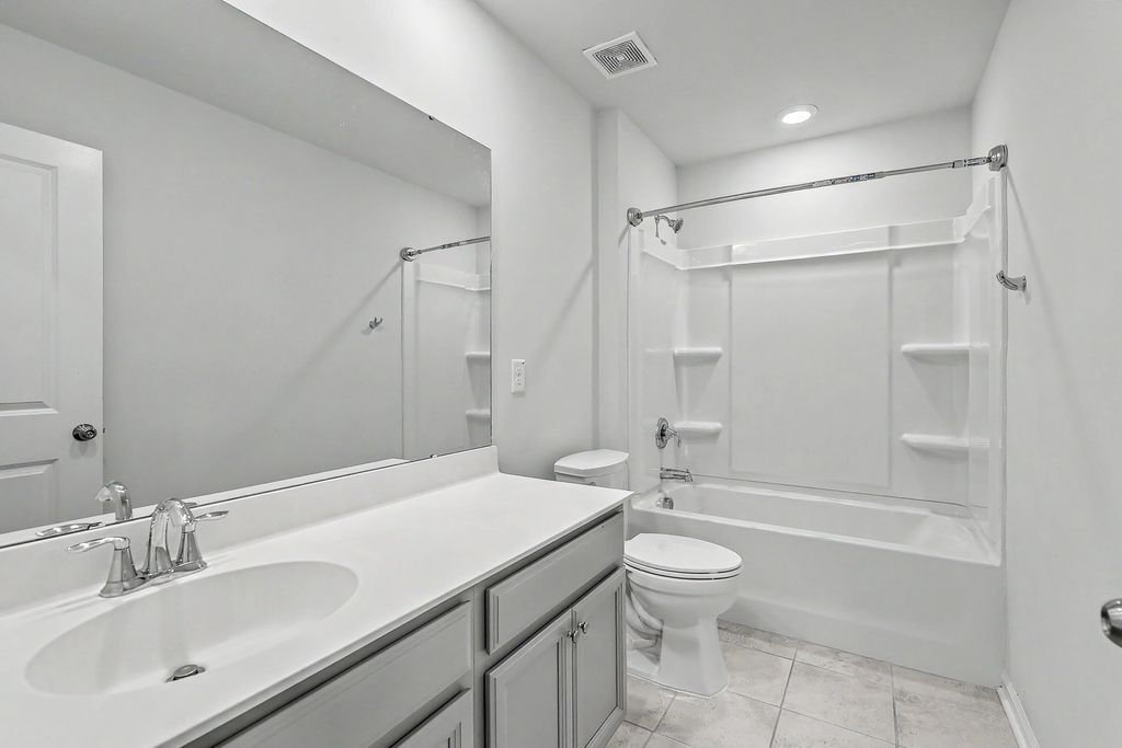 Image 34 of property listing at 410 Spanish Wells Road, Summerville, SC 29486