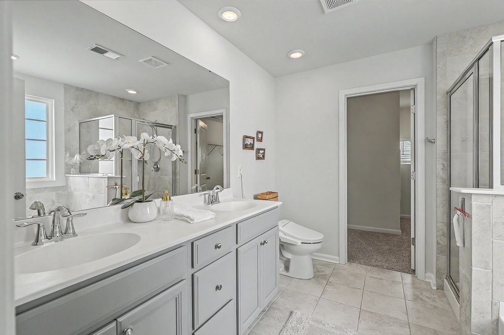 Image 39 of property listing at 410 Spanish Wells Road, Summerville, SC 29486