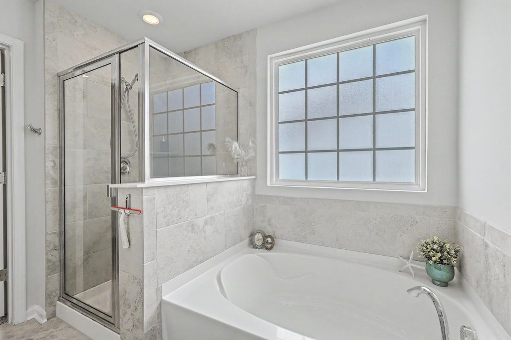 Image 40 of property listing at 410 Spanish Wells Road, Summerville, SC 29486