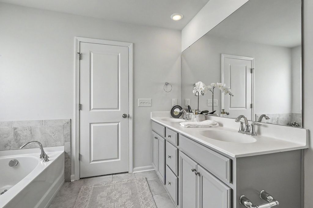 Image 41 of property listing at 410 Spanish Wells Road, Summerville, SC 29486
