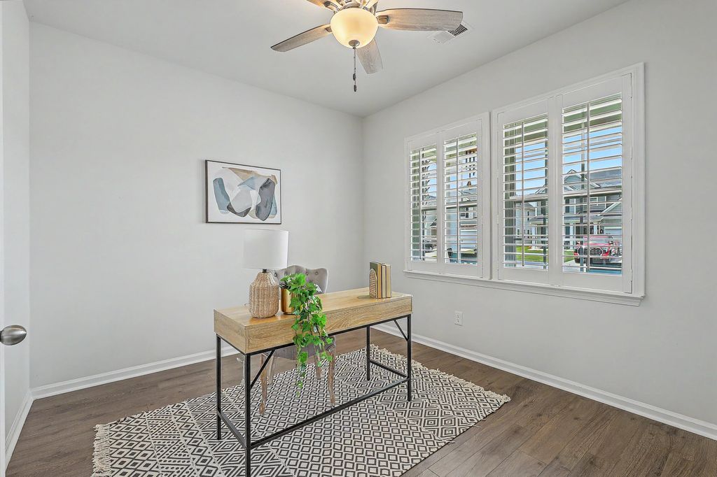 Image 7 of property listing at 410 Spanish Wells Road, Summerville, SC 29486