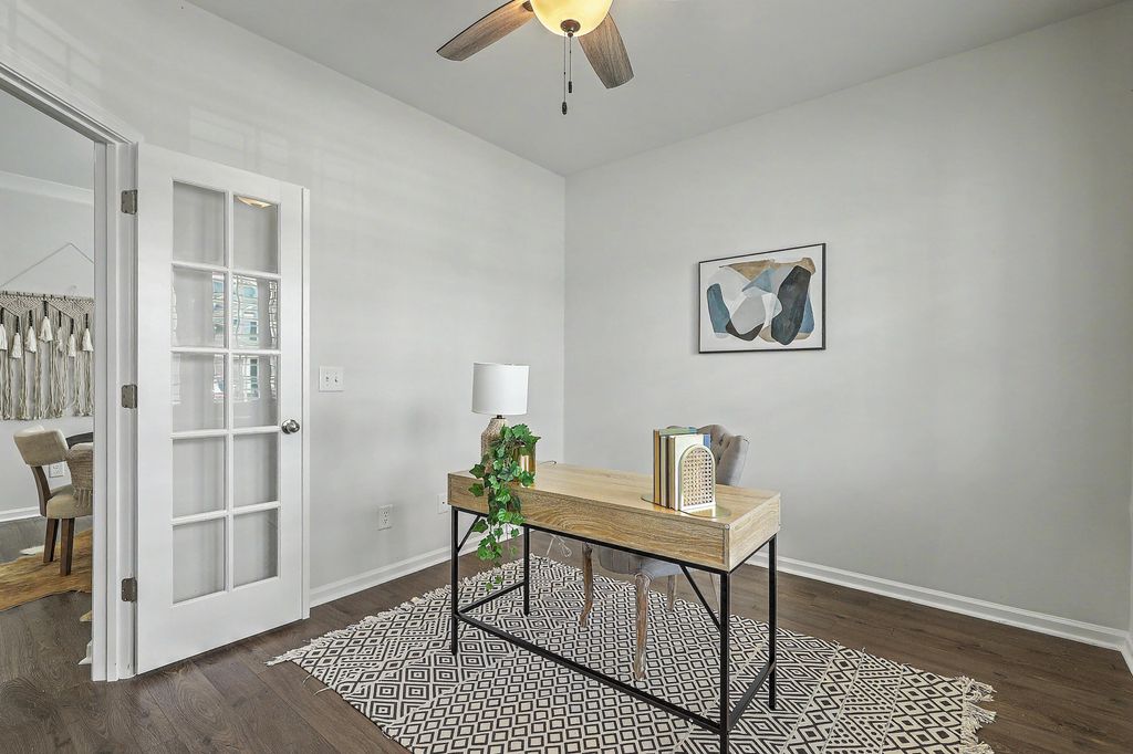 Image 8 of property listing at 410 Spanish Wells Road, Summerville, SC 29486
