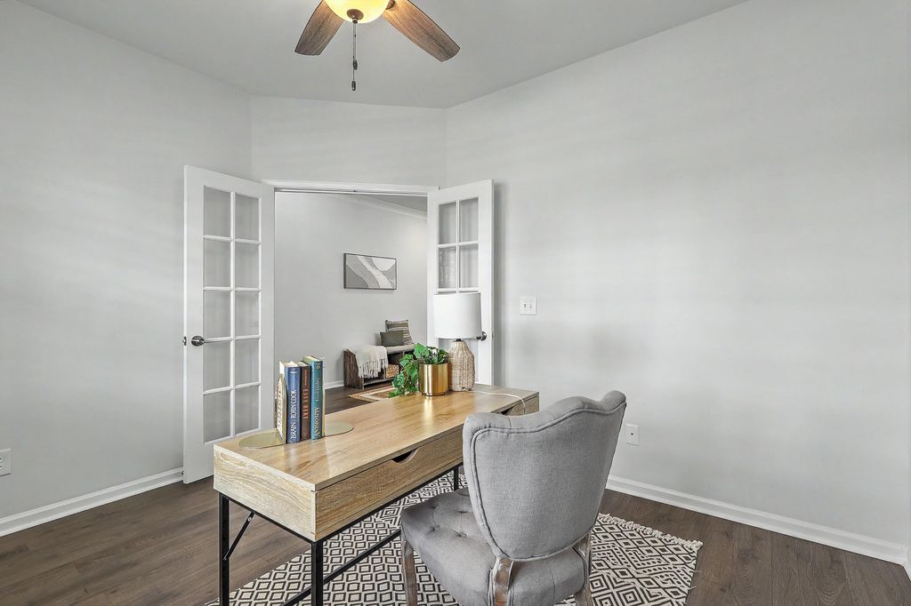 Image 9 of property listing at 410 Spanish Wells Road, Summerville, SC 29486