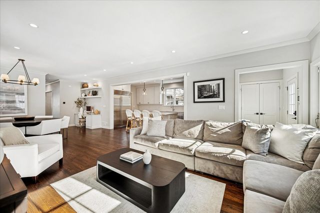 490 Jefferson Avenue, Glencoe, IL 60022