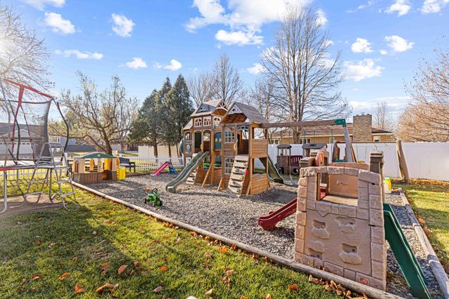 2918 Village Green Drive, Moorhead, MN 56560