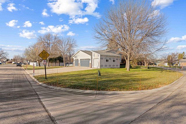 2918 Village Green Drive, Moorhead, MN 56560