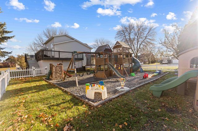 2918 Village Green Drive, Moorhead, MN 56560