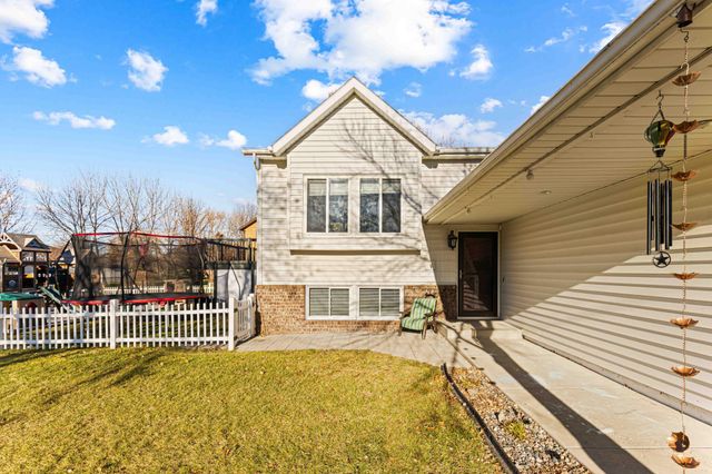 2918 Village Green Drive, Moorhead, MN 56560