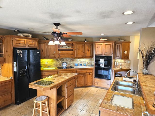 433 Las Brisas, Seguin, TX 78155