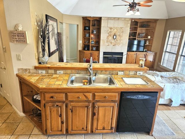 433 Las Brisas, Seguin, TX 78155