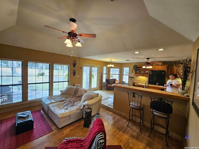 433 Las Brisas, Seguin, TX 78155