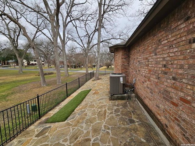 433 Las Brisas, Seguin, TX 78155