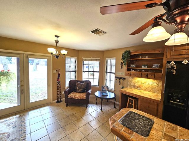 433 Las Brisas, Seguin, TX 78155