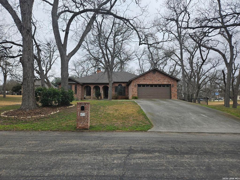 433 Las Brisas, Seguin, TX 78155