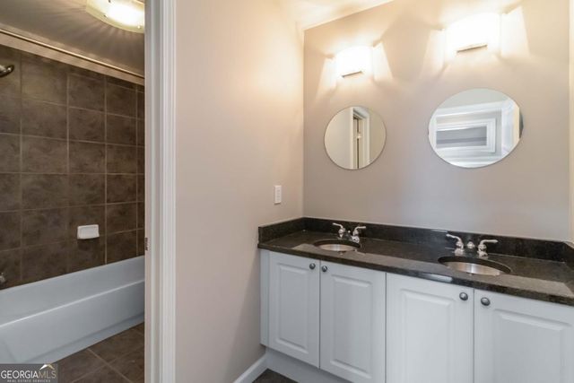 1529 Gilstrap Lane NW, Atlanta, GA 30318