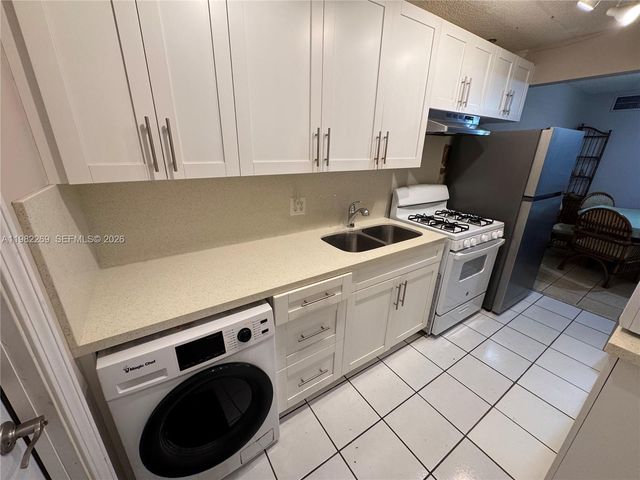 100 NE 203rd Ter 14, Miami Gardens, FL 33179