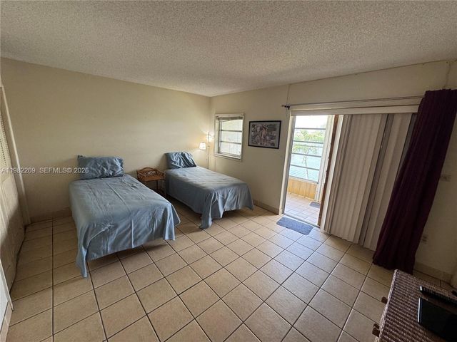 100 NE 203rd Ter 14, Miami Gardens, FL 33179