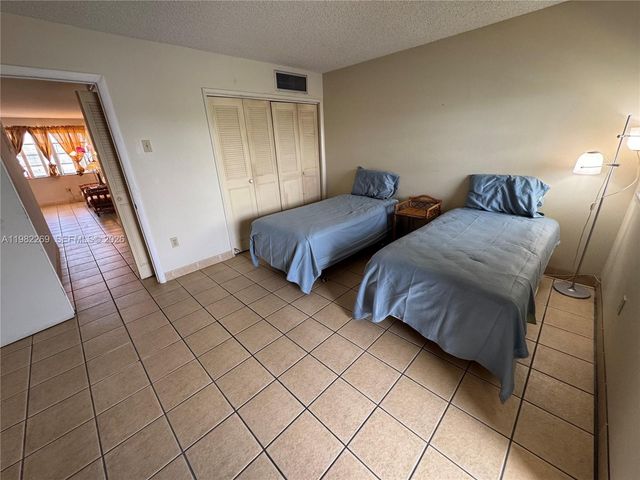 100 NE 203rd Ter 14, Miami Gardens, FL 33179