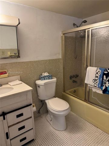 100 NE 203rd Ter 14, Miami Gardens, FL 33179