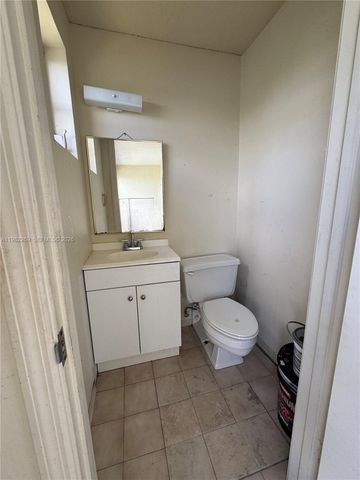 100 NE 203rd Ter 14, Miami Gardens, FL 33179