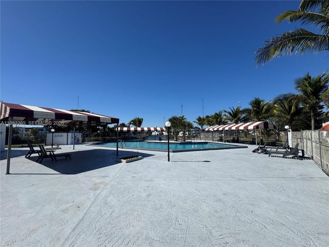 100 NE 203rd Ter 14, Miami Gardens, FL 33179