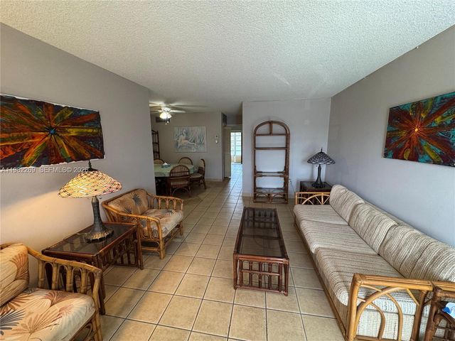 100 NE 203rd Ter 14, Miami Gardens, FL 33179