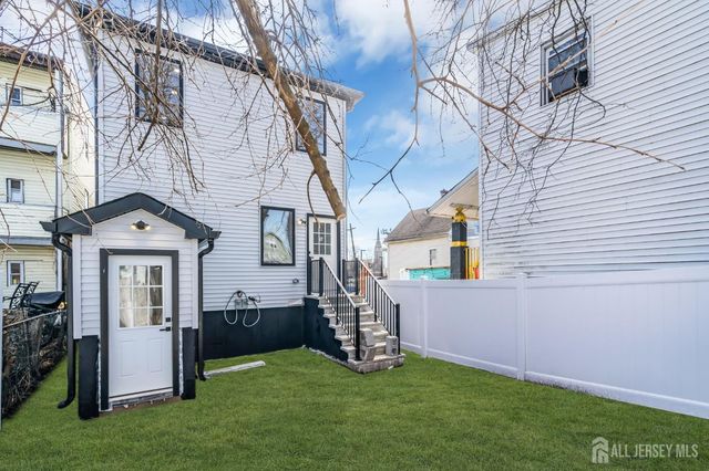 589 Elizabeth Street, Perth Amboy, NJ 08861