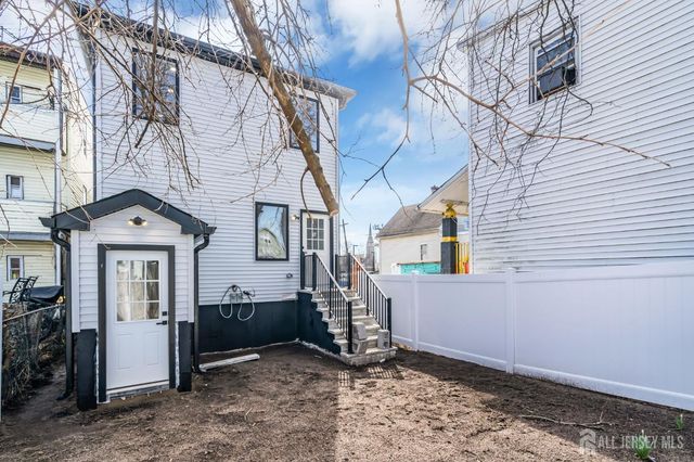 589 Elizabeth Street, Perth Amboy, NJ 08861