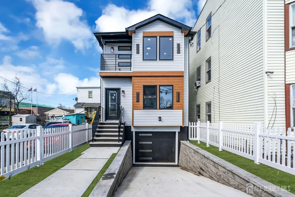 589 Elizabeth Street, Perth Amboy, NJ 08861