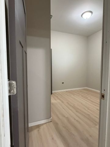 22 N Pulaski Road 1R, Chicago, IL 60624